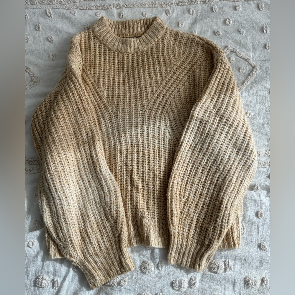 Soft, knitted warm beige/caramel knitted sweater